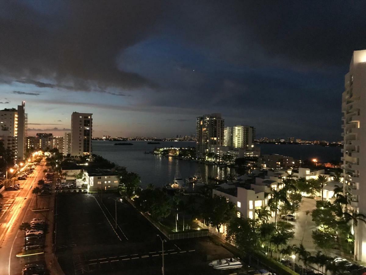 North Bay Village Apartment Bagian luar foto